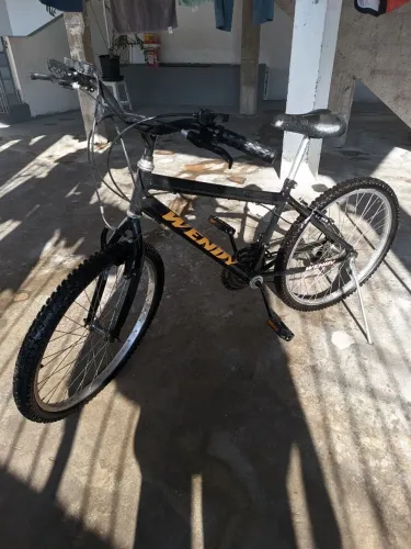 Vendo Bicicleta Wendy aro 26 Semi-novo