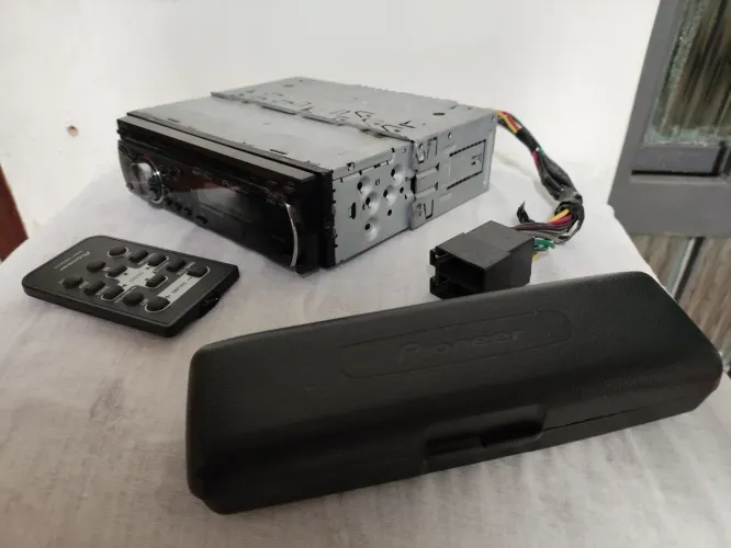 Cd mp3 player automotivo Pioneer com entrada para pen drive