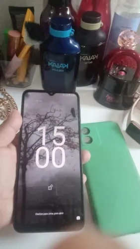 Celular Motorola E, acompanha capinha e carregador, celular top@7!!