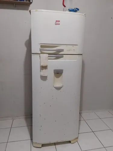 Vendo geladeira Eletrolux 468 ltrs