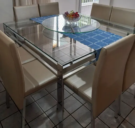 Mesa quadrada estrutura em inox, com 8 cadeiras,vidro com 10 cm de espessura