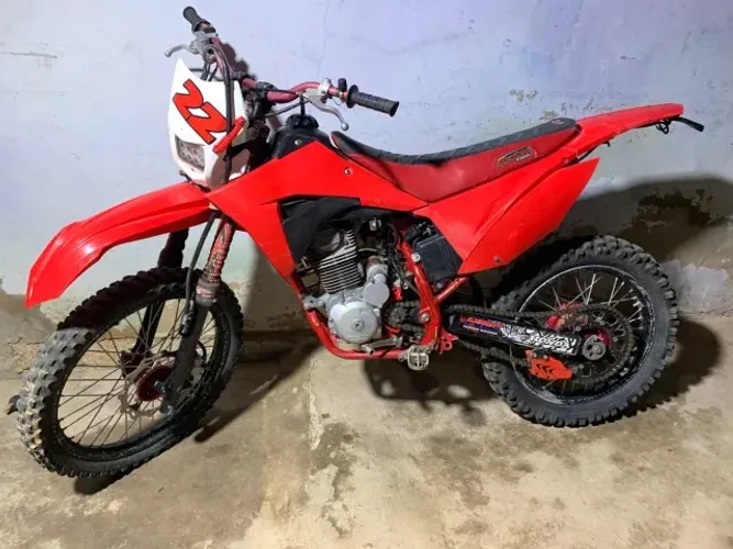 VENDE-SE CRF 230 F
