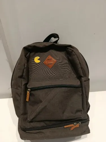 Mochila média + broche Pacman