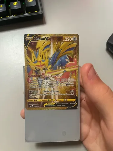Carta Pokémon Zacian V Dourada