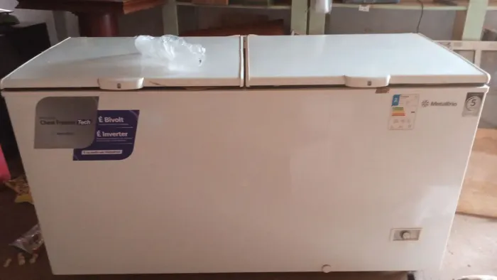 VENDO FRIZER  HORIZONTAL 546 LITROS 7 MESES DE USO METAL FRIO  .61. 9.9312.8352 