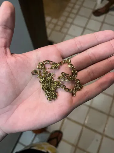 Vendo corrente de moeda antiga