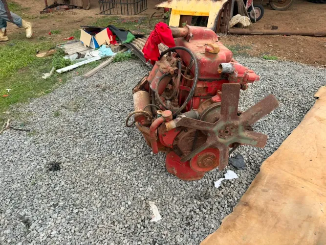 Motor Mercedez 4cc da 608 e Toyota Bandeirante - Com câmbio!