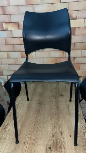 Vendo jogo de mesa e cadeira (marca Aramuni)
