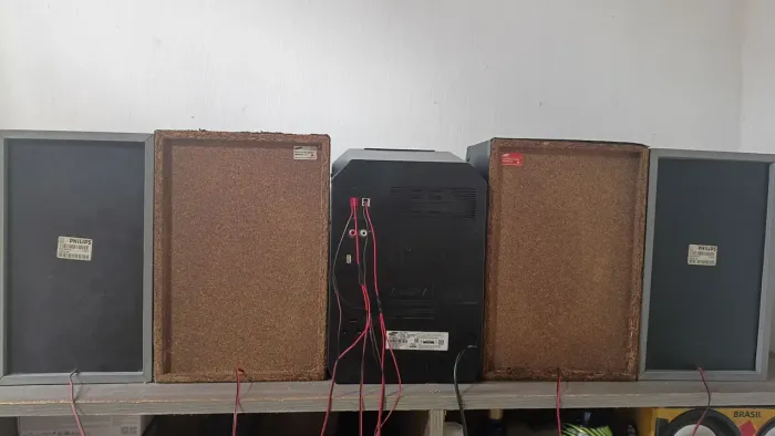 Vendo som Samsung com 4 caixas não tem Bluetooth mas funciona tudo perfeitamente valor300
