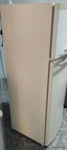 Estou vendendo uma geladeira Brastemp 350 l em perfeitas condições