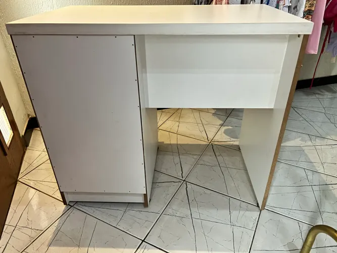 Vende-se mesa escrivaninha