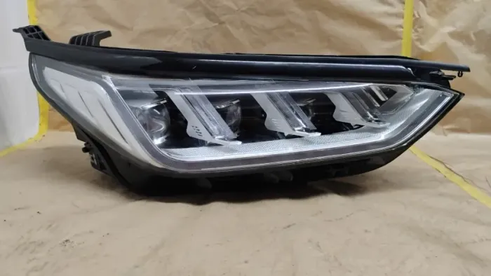 FAROL BYD SONG PLUS USADO ( DETALHE )