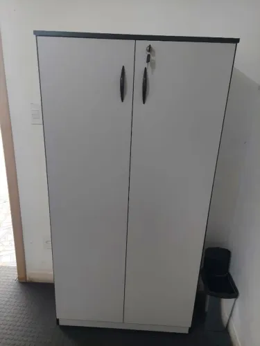 Armário Alto Diretor Linha One com Portas - Cristal/Preto