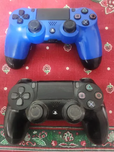 2 Controles de play 4 para peças
