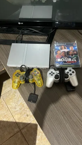 Vendo PS2 com um controle original