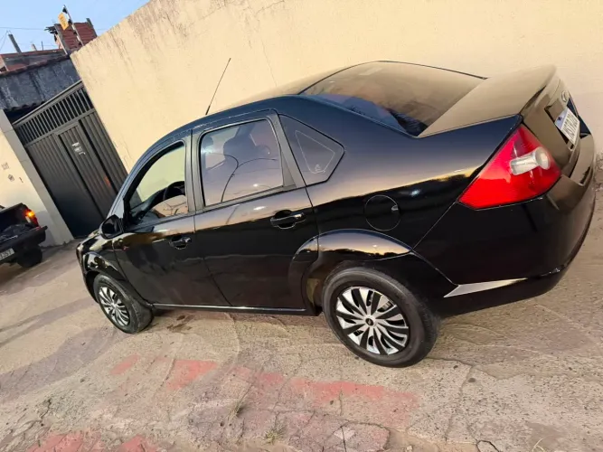 Ford Fiesta Sedan 1.0 8V Flex 4P 2009