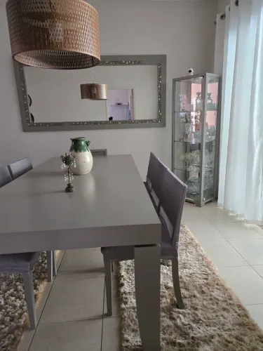 Jogo Completa Sala de Jantar com 8 cadeiras , armário, cristaleira e espelho de parede