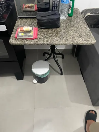 Mesa e cadeiras