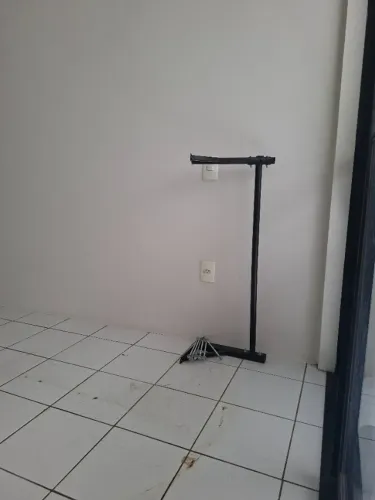 Barra de parede [Marca Barra Fixa] c/ parafusos para chumbar 