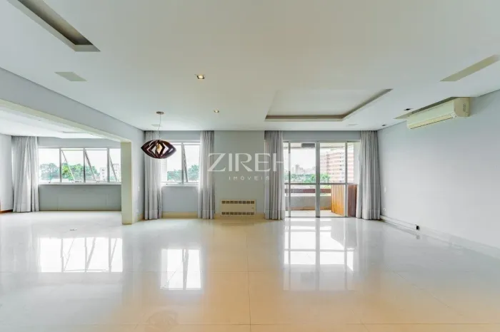 APARTAMENTO REFORMADO À VENDA NO BATEL COM 2 SUÍTES E 2 VAGAS