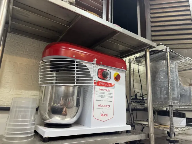Batedeira Semi Industrial 12 litros 1000w planetaria Mana