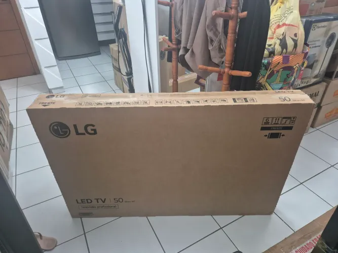 TV LG 50 POLEGADAS LACRADA COM NOTA FISCAL E 1 ANO DE GARANTIA.