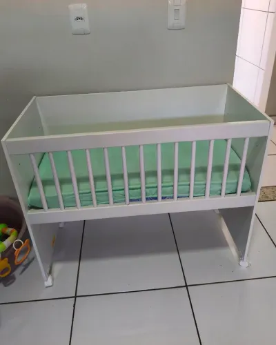 Mini berço versatil com colchão em MDF 