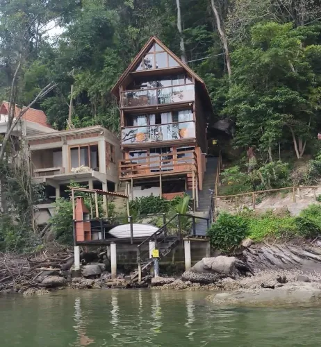 Alugo p/ diária Chalé na ilha de Itacuruçá/ praia do boi
