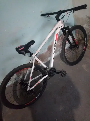OGGI HACKER  SPORT ARO 29 , EXCELENTE ESTADO