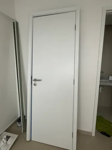 PORTA INTERNA COM FECHADURA
