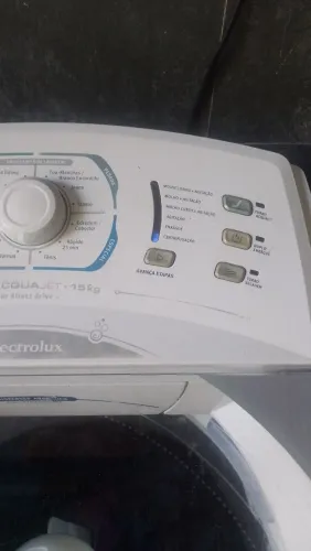 Máquina de lavar roupa Electrolux modelo la15f com defeito