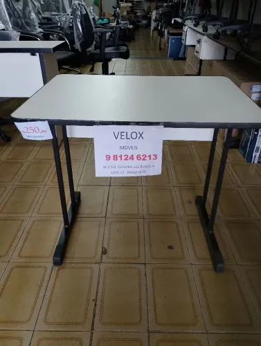 Mesa 80 cm frente, 60 cm fundo e 74 cm altura