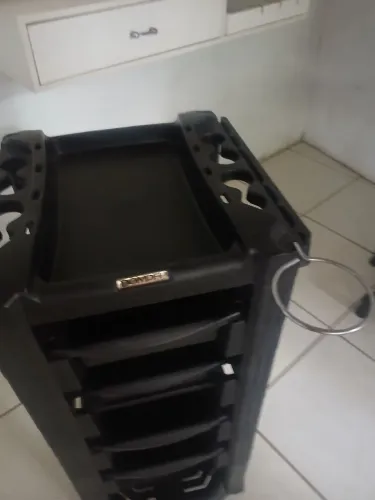 Vendo carrinho para salão dompel valor 150,00