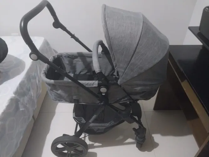 Carrinho de bebê + Bebê conforto
