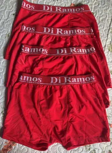 Vendo essas cuecas Novas P veste 10/14 anos todas por 40,00