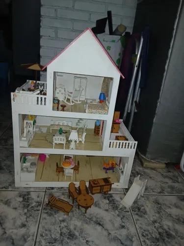 Casinha de boneca Polly pocket de madeira 