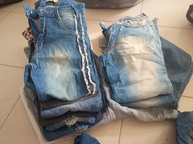 Lote JEANS 22 peças