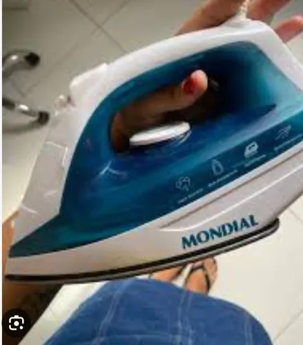 Ferro de passa roupa
