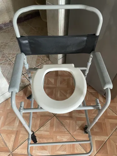 Cadeira banho semi nova