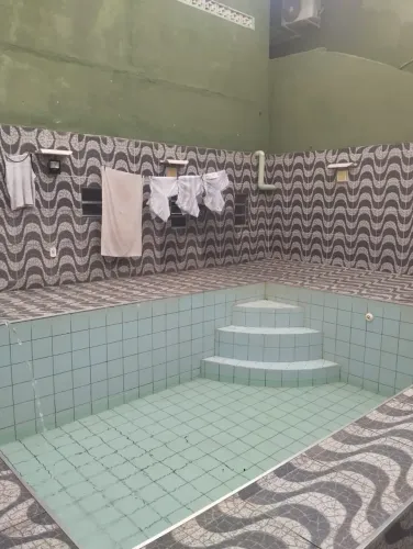 05 casas + 1 salão de festas com piscina