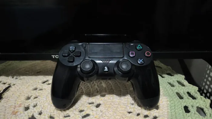 Vende-se Controle original de PS4 com defeito!