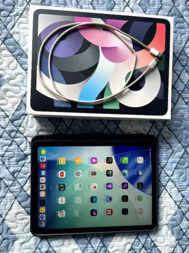 iPad Air 4 Geração Wi-Fi (64 GB)