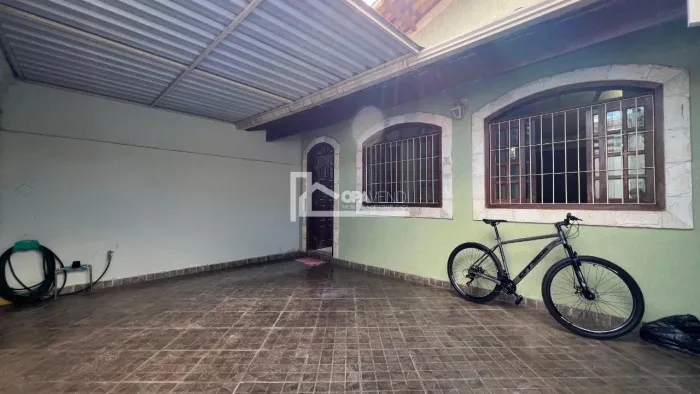 Casa Geminada Duplex à Venda no Bairro Copacabana, 4 Quartos (1 Suíte), 2 Vagas