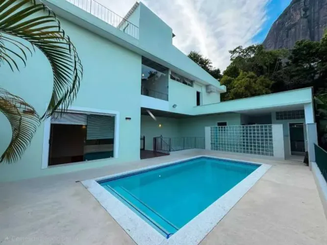 Casa de rua : Triplex - Residencial - Jardim Botânico