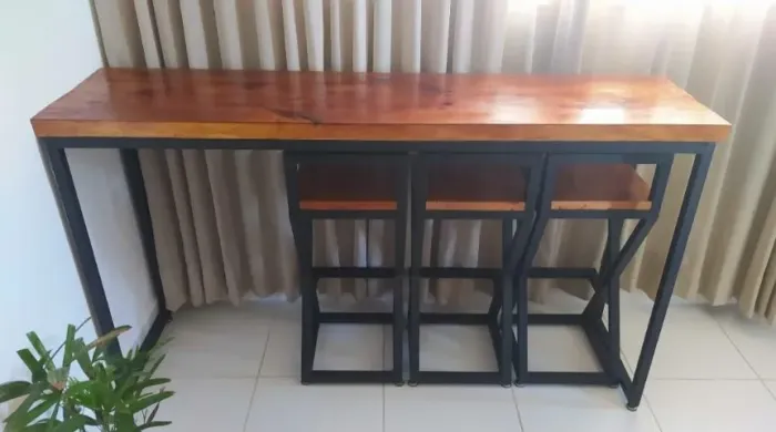 Jogo Balcão e Banquetas