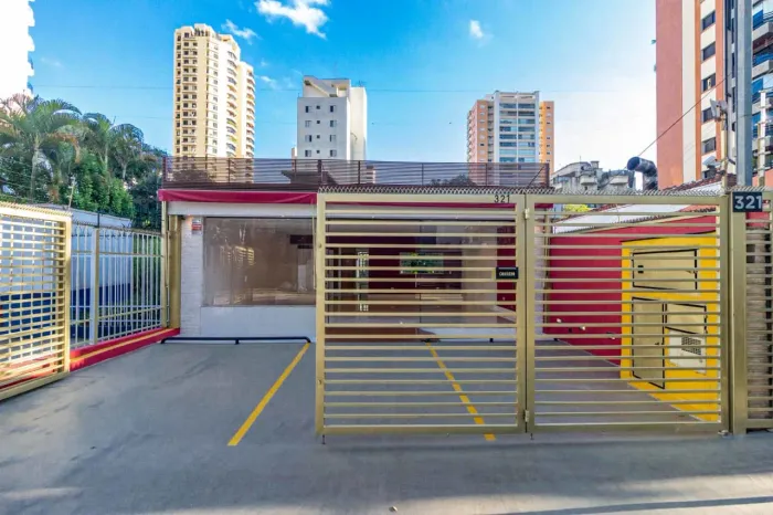 Loja na Rua Barão de Melgaço, 321 230 m²