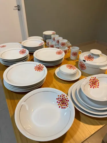JOGO DE JANTAR COMPLETO - 59 PEÇAS PORCELANA