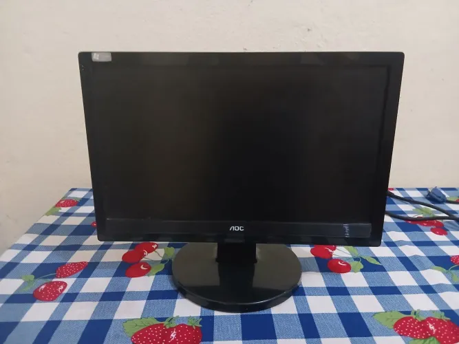 Monitor AOC 16" LCD - Modelo 1619Swa - Super Conservado