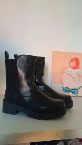 Bota coturno (em perfeito estado)