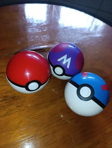 POKÉMONS POKEBALL CHARIZARD, MEWTWO E GYARADOS